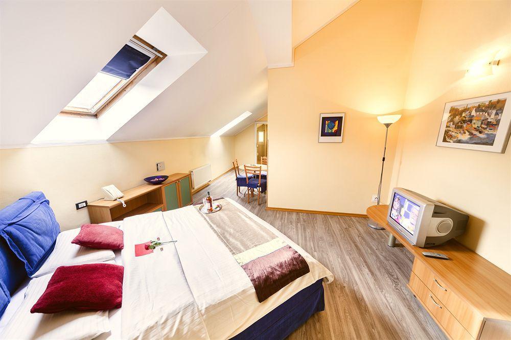 Central Hotel Tiepolo Πράγα Εξωτερικό φωτογραφία